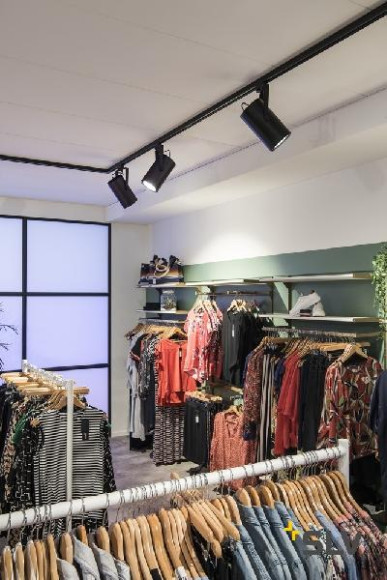 Трековый светильник 3Ph EURO SPOT 1001484 Трековый светильник 3Ph EURO SPOT 1001484