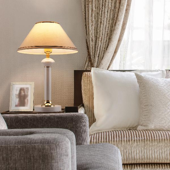 Интерьерная настольная лампа Lorenzo 60019/1 глянцевый белый