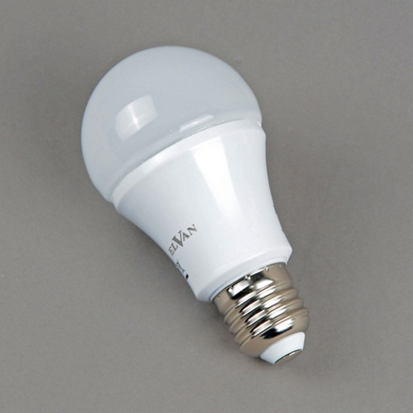 Лампочка светодиодная  E27-7W-4200K A60